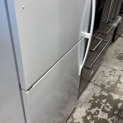 Whirlpool Top Freezer Apartment Size Refrigerator