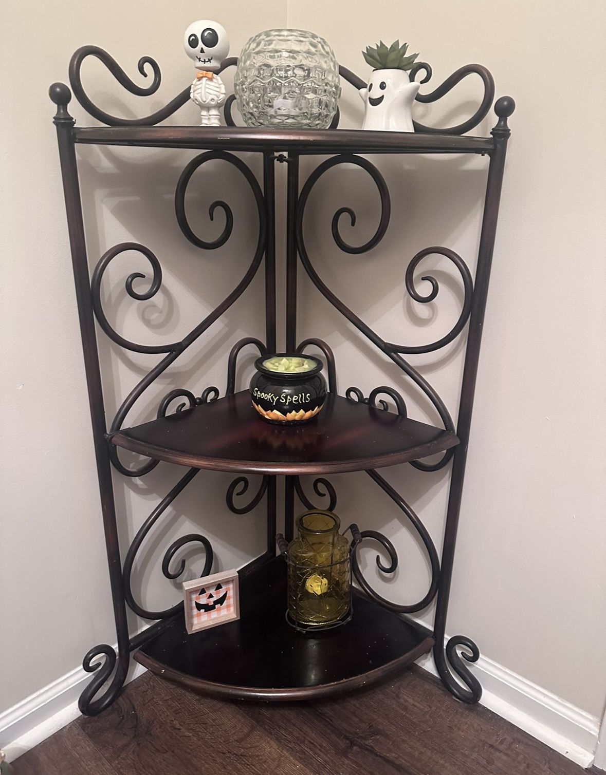 3 Shelf Corner Piece