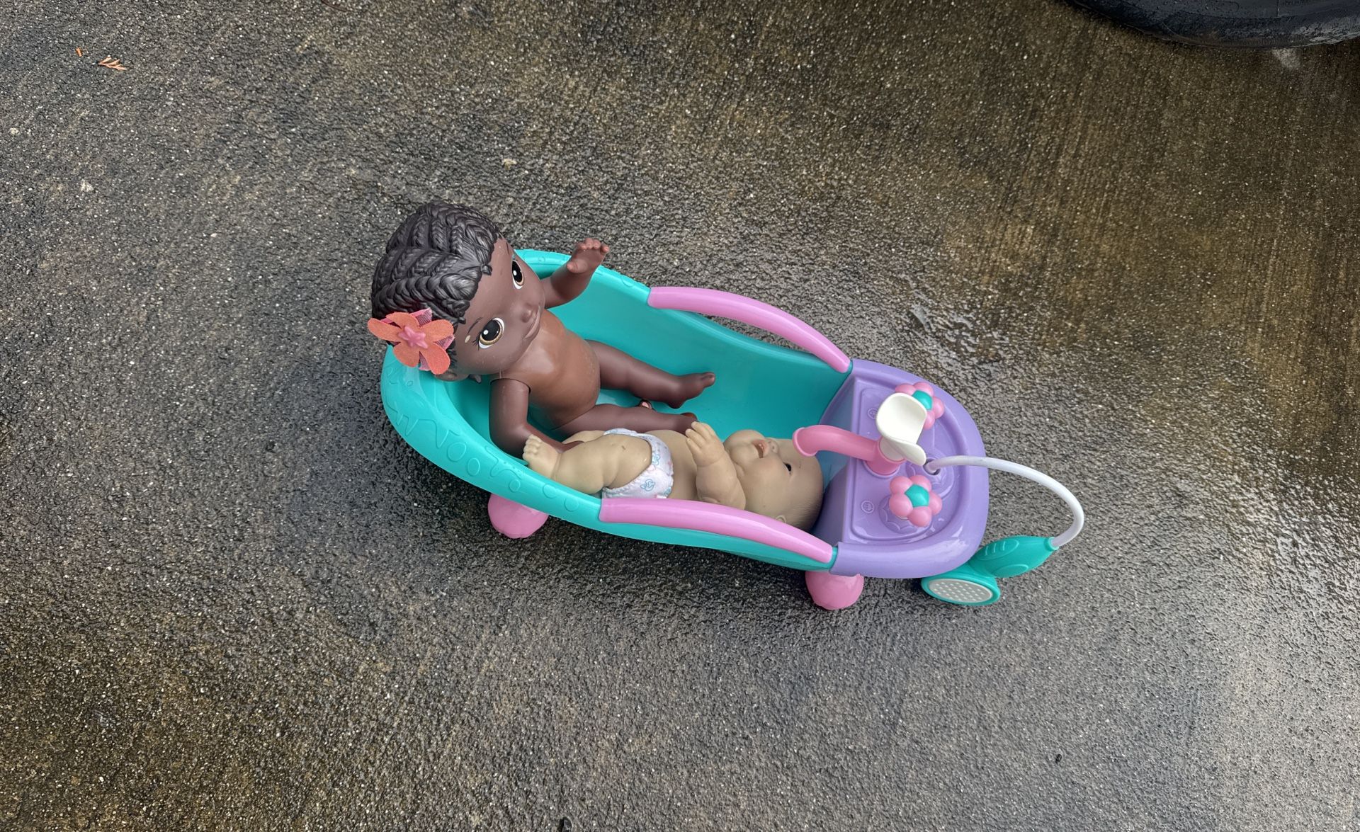 Bath time 🛁 And 2 Dolls For Kids Very Cute