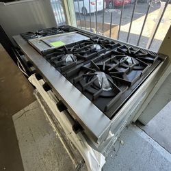 VIKING PROFESSIONAL 48” GAS RANGE TOP WITH 6 BURNERS AND GRIDDLE