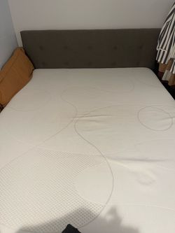 Queen size mattress and bed frame with drawers