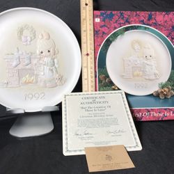 Precious Moments Plate #527742 Annual 1992 Edition of the Christmas Blessings Series “But The Greatest of These Is Love”