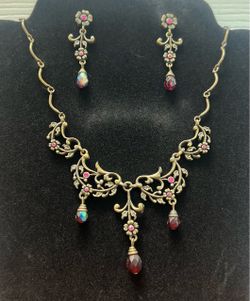 Vintage Avon NR Victorian Revival Necklace & Earrings Set