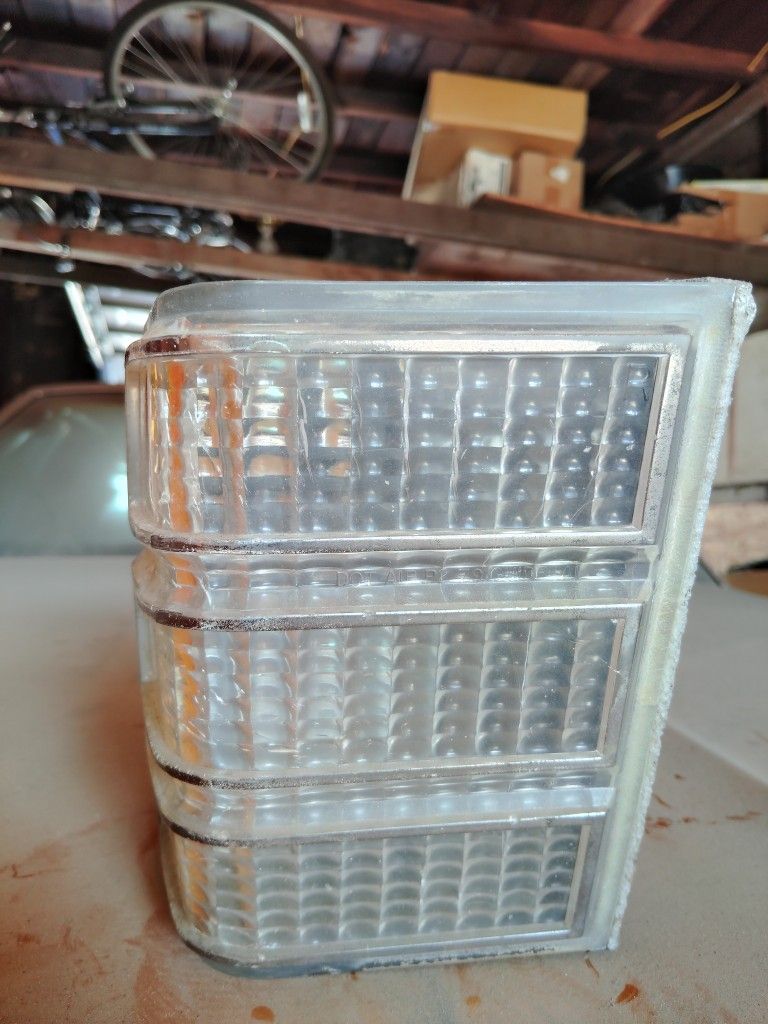 G -BODY  FRONT RIGHT CORNER 79 MONTE CARLO LIGHT  $200  FIRM  VERY RARE HARD TO FIND