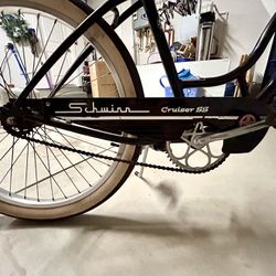 Schwinn Beach Cruiser - Two Tone