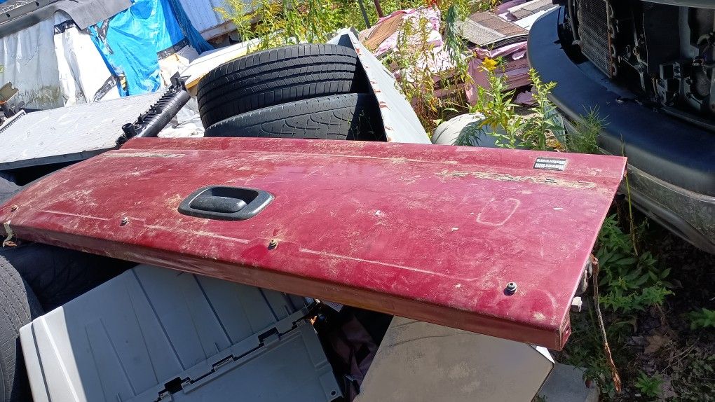 99-06 Silverado Sierra Tailgate