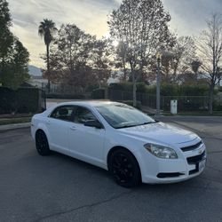 2011 Chevy Malibu Clean title Low Miles 