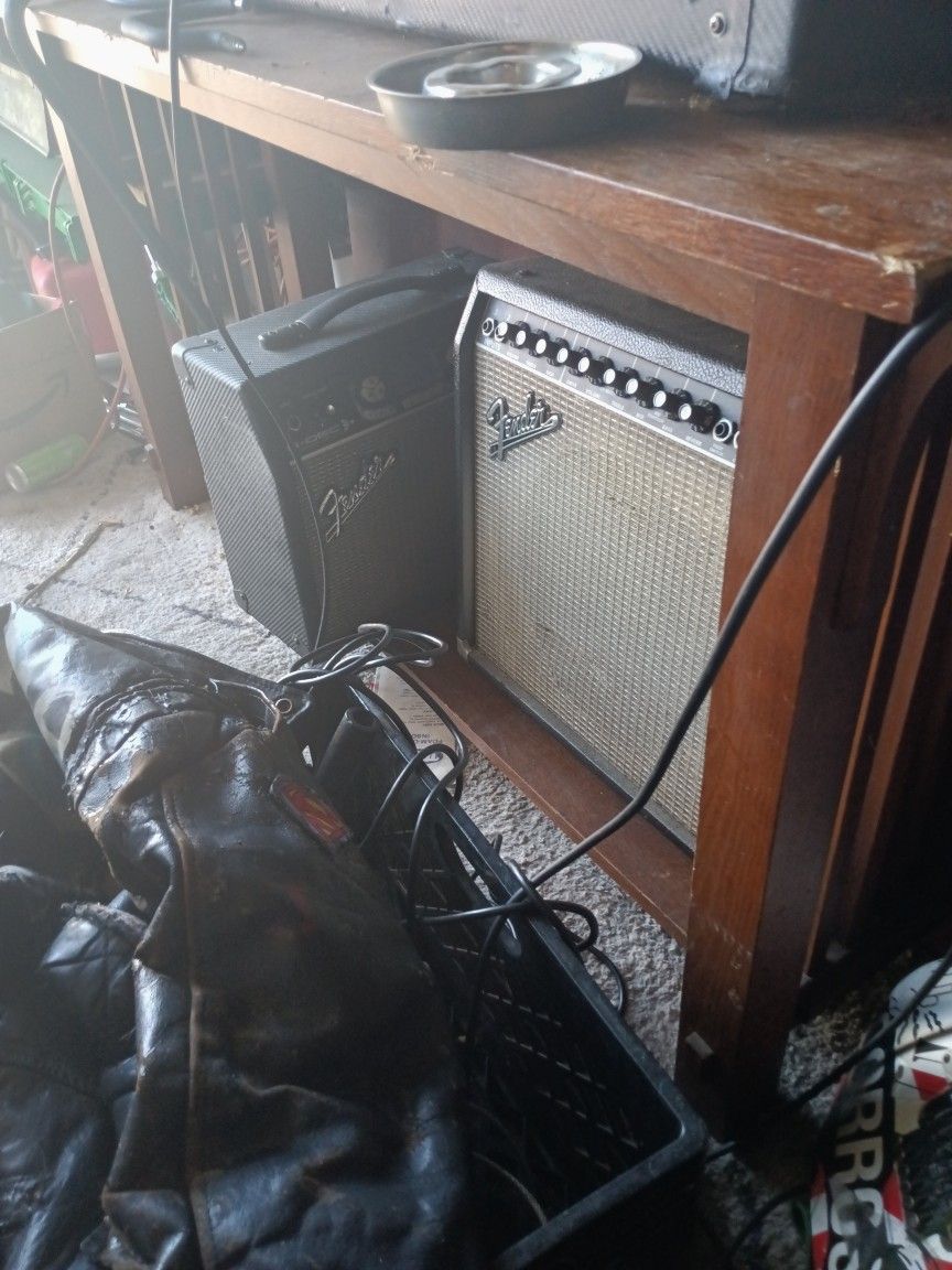 Offender DEC 15 Modular Amp With Backing Tracks And Fender Frontman 65r