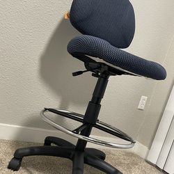 Adjustable Office Chair with Footrest very new condition