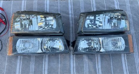 03-06 Chevy Silverado Factory Style Headlights Parking Lights