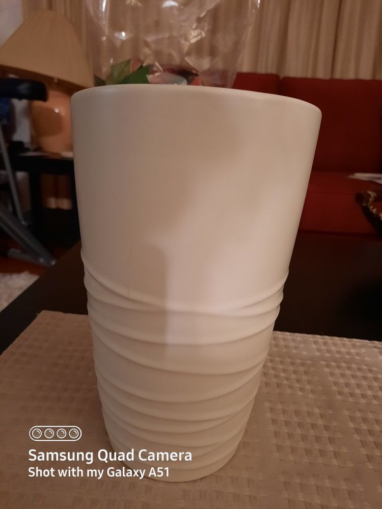 Ceramic vase