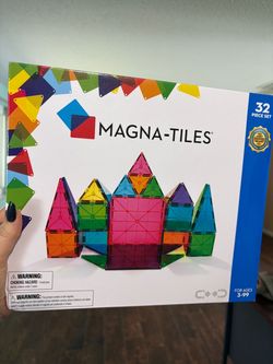 Magna-Tiles 32 Piece Magnetic Building Set