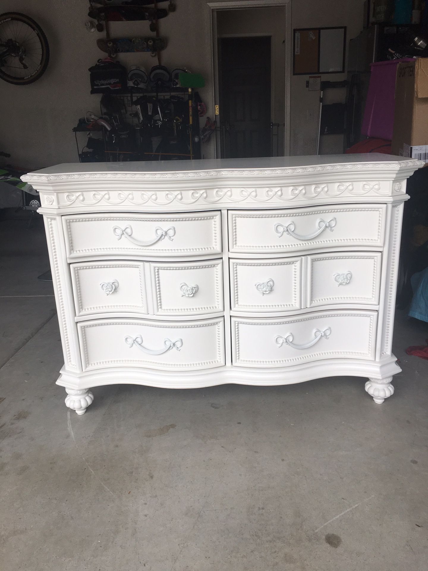 Disney Princess 6 drawer dresser & Heart mirror.