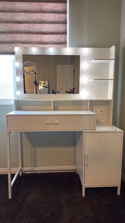 White Vanity Desk with Lighted Mirror