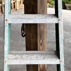 6’ fiberglass Ladder 