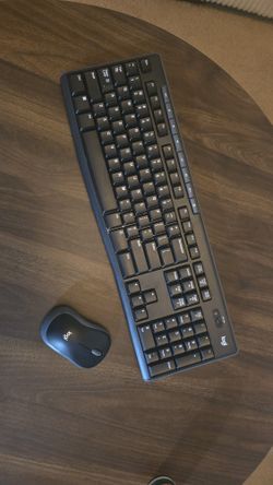 PC mouse And Keyboard Combo (Logitech)