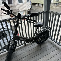Black , It is in good condition, it only needs the charger and the key.