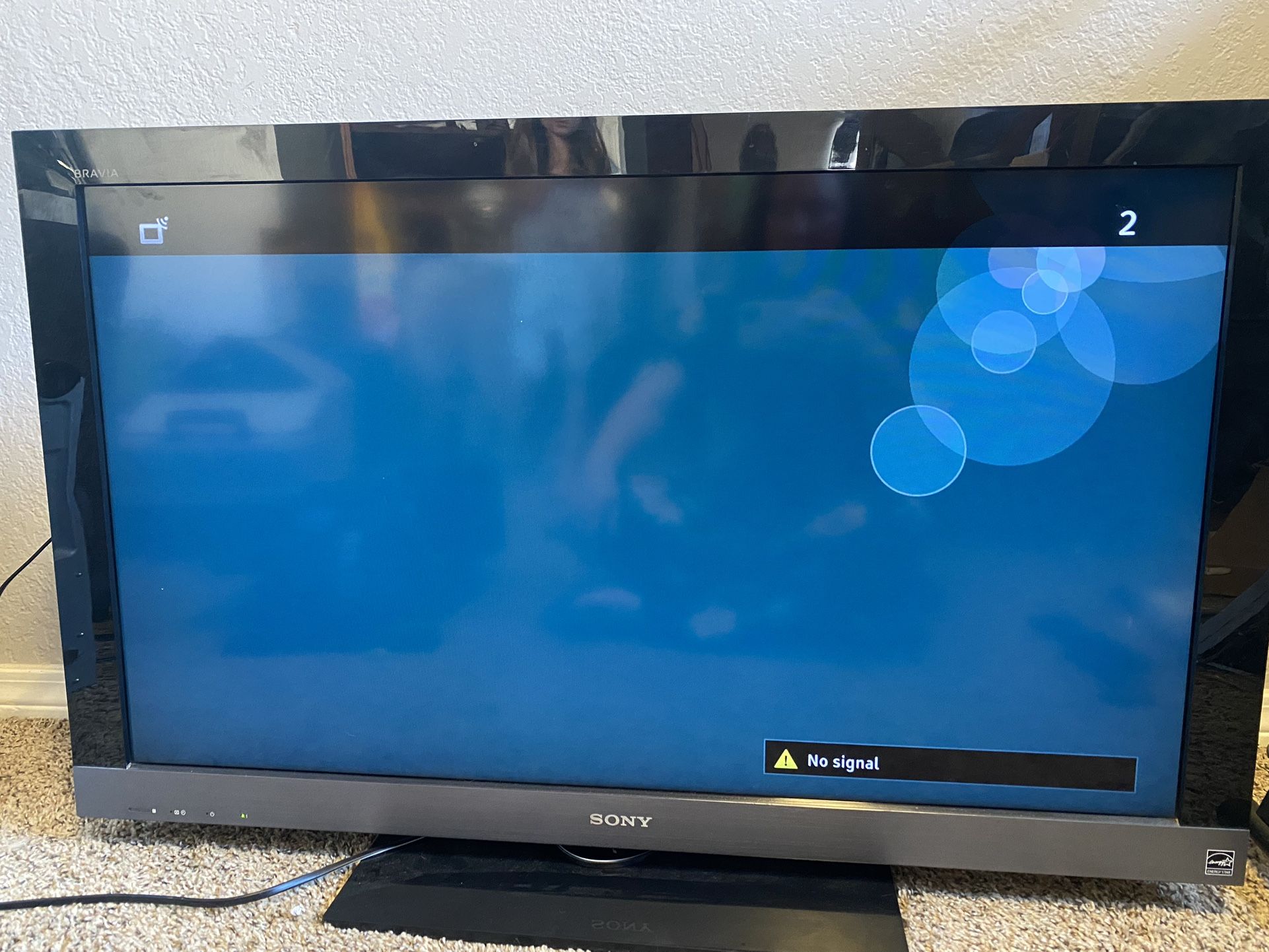 Sony Bravia TV With Swivel Base & Remote KDL-40EX500