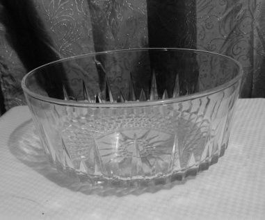 ARCOROC FRANCE SERVING SALAD FRUIT BOWL CRYSTAL CLEAR GLASS STARBURST