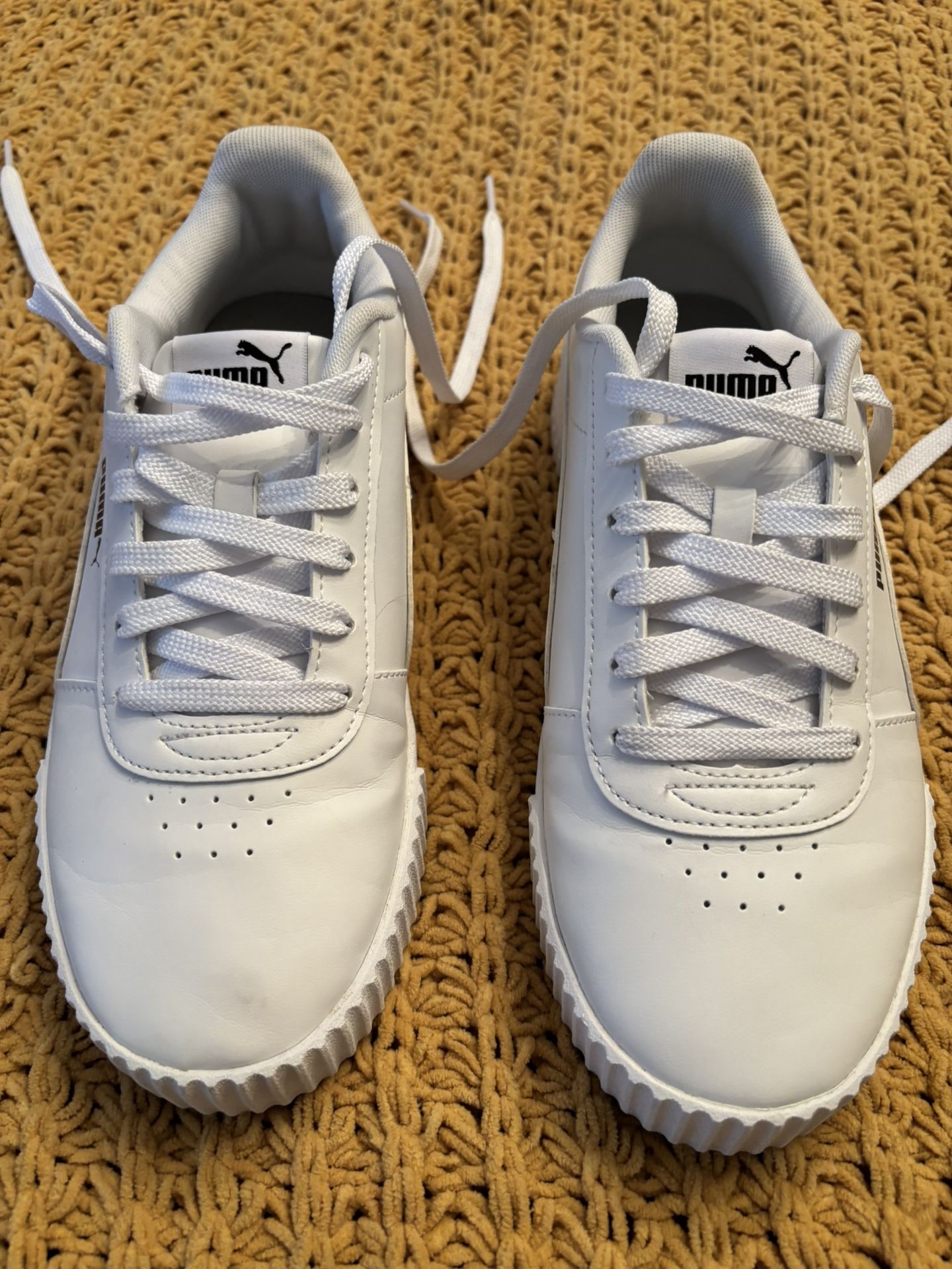 Women’s White Pumas