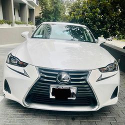 2019 lexus IS 300