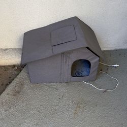 Heated cat house