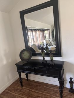 Table & Mirror