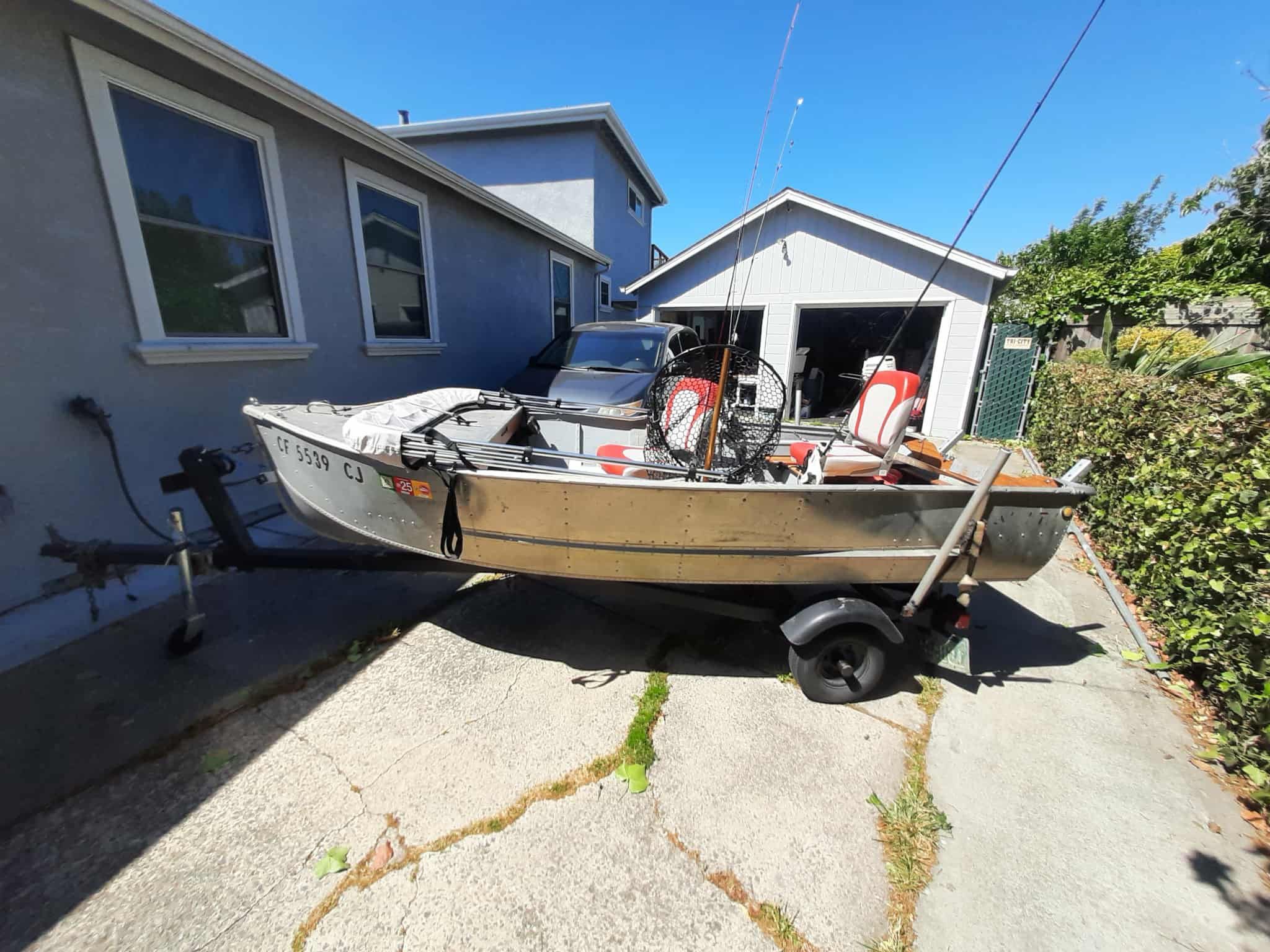 14 Ft Klamath Aluminum boat, with trailer, motor, Fish Finder