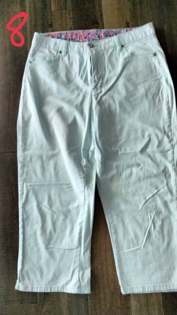 Ladies size 8 Basic Edition capri's