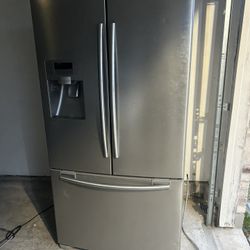 Samsung Fridge (needs Fixing)