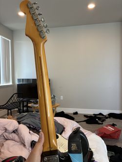 I’m selling my fender strat