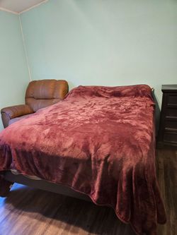 Electric adjustable queen bed