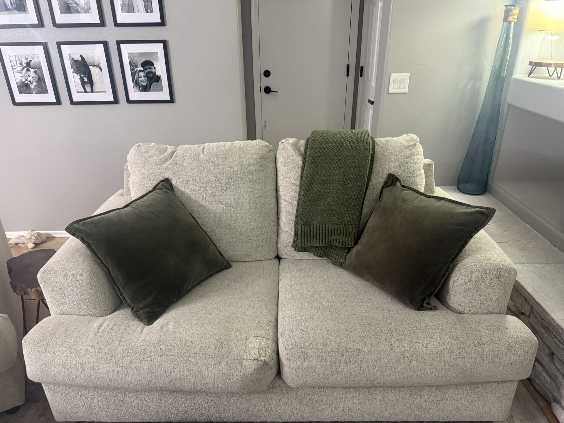 Ashley Furniture Soletren Loveseat Couch READ DESCRIPTION 