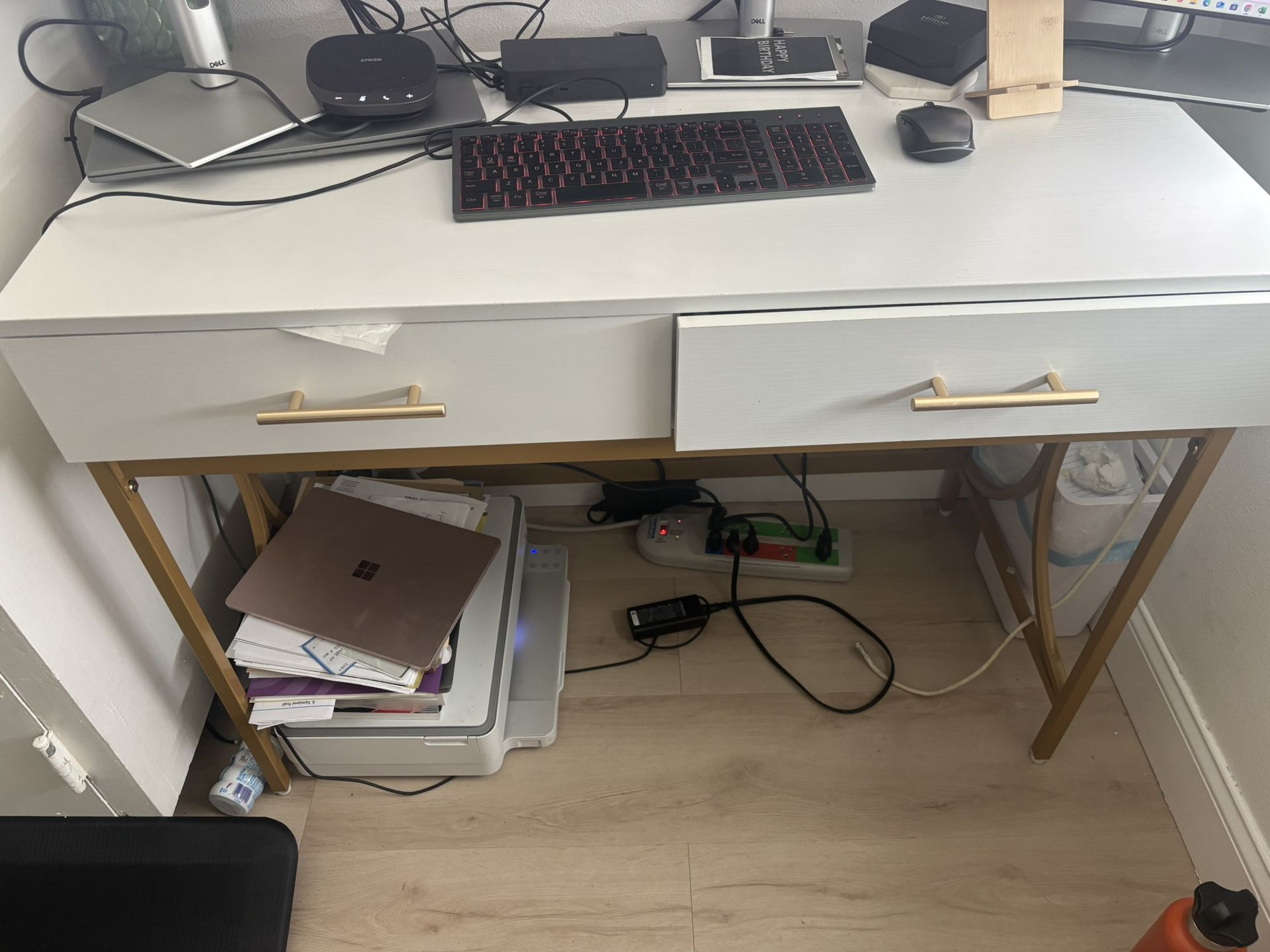 Desk White And gold In New Conditions 