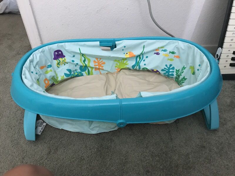 Baby bath tub