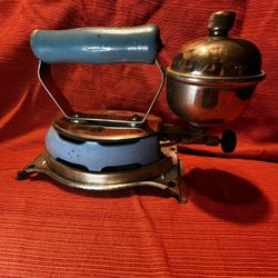 Antique Coleman iron model 4a