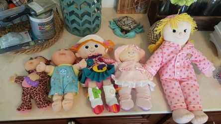 Dolls all like new or are new 10.00 for lot