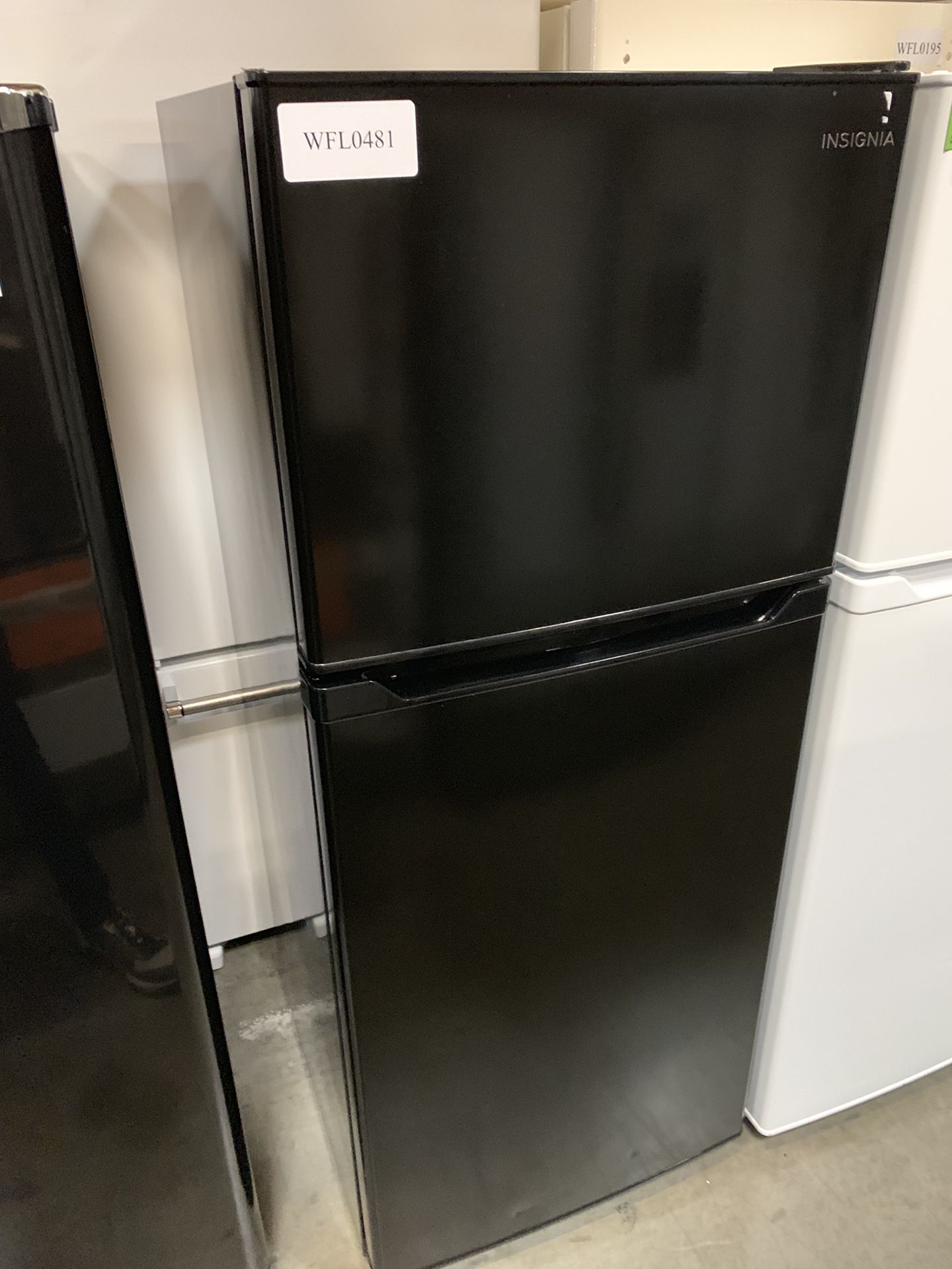 Top freezer Refrigerator - Insignia