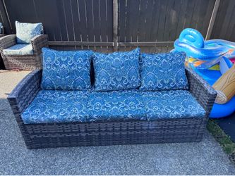 5-Piece Patio Conversation Set with Upgraded Cushions – Excellent Condition