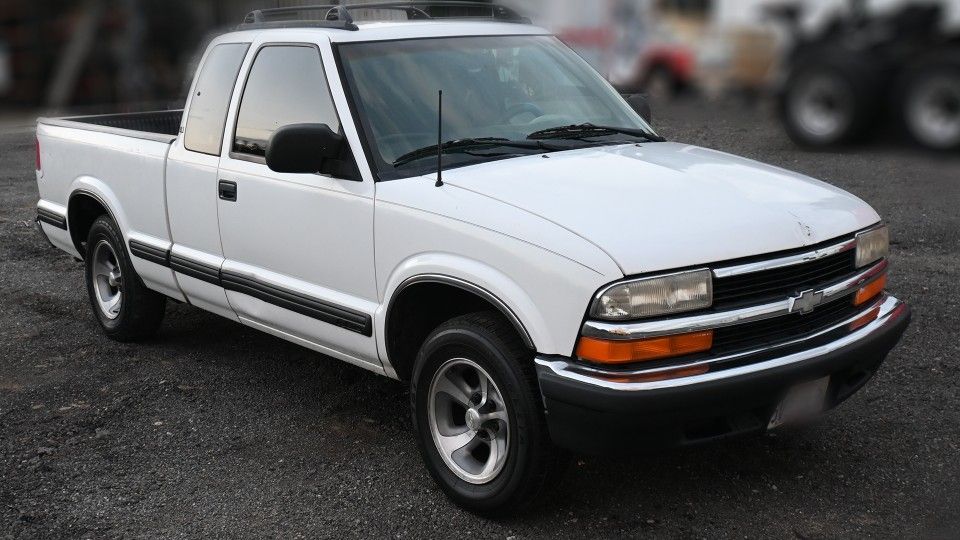 1998 Chevy S10 for Sale in Arrowhed Farm, CA - OfferUp