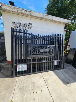 BRAND NEW METAL FARM DRIVEWAY GATE DIMENSION 20'X7' HEAVY DUTY 
POWDER COATING GALVANIZED BLACK
PERFECT FOR YOUR LAND,HOUSE,FARM,
IF SOMEONE INTERESTE