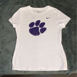 white nike paw t-shirt