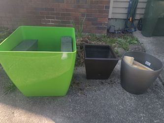 Various Containers/Vases 