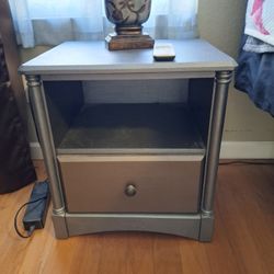 2 Bedside Tables 