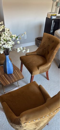 Tufted Accent Chairs with Wood Legs – Set of 4