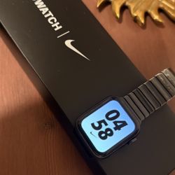 Apple Watch SE Nike Edition