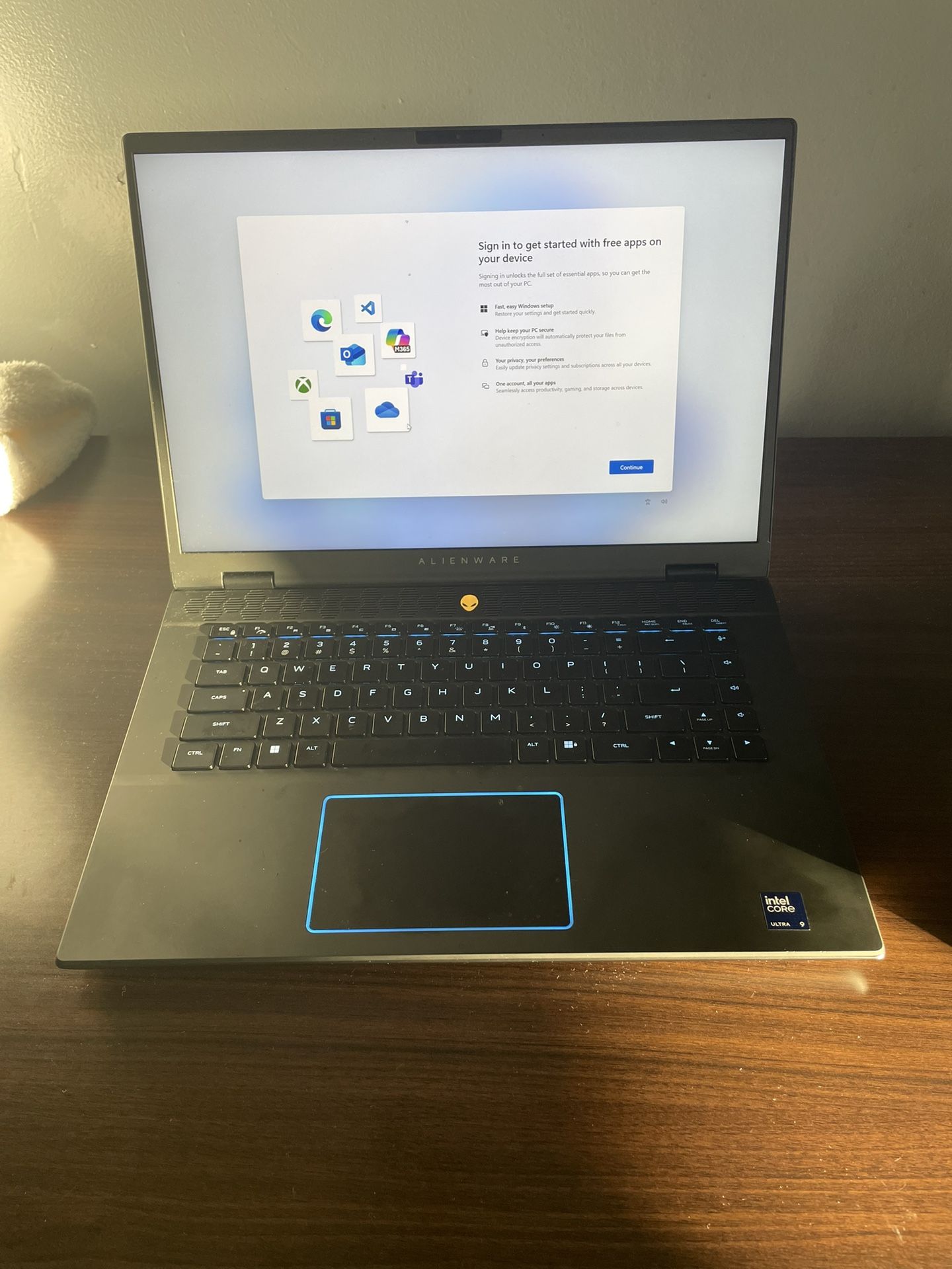 Alienware M16 R2 Gaming Laptop-240hz-Intel Core Ultra 9-NVIDIA GeForce RTX 4070-32gb Ram Memory-1 TB SSD