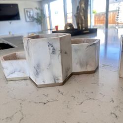 Marble Brush Holder 