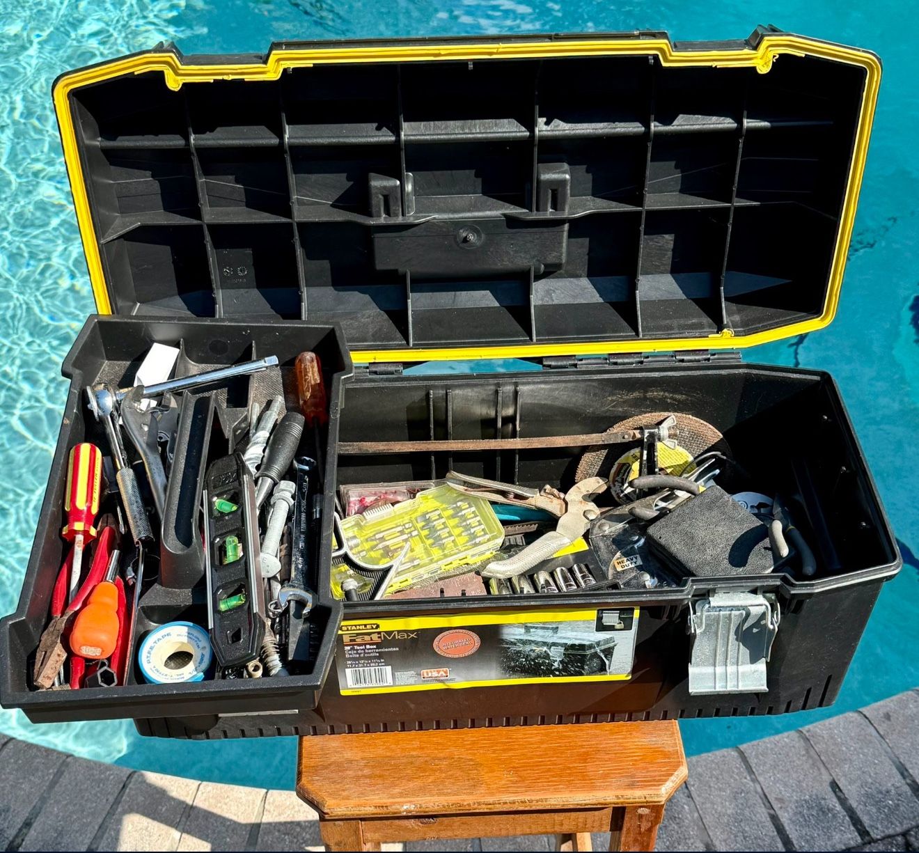 ⭕️ Stanley Storage 28" Water Resistant Toolbox with Tools