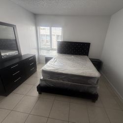 Queen  Bedroom Set With Mattress And 2 Nightstand Dresser And Mirror . Free Installation All New Furniture And Free Deliveries 